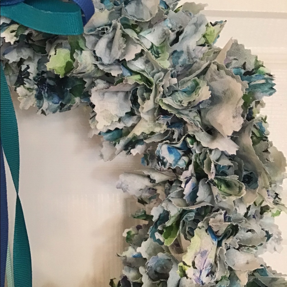 Wreath – sea of green and blue